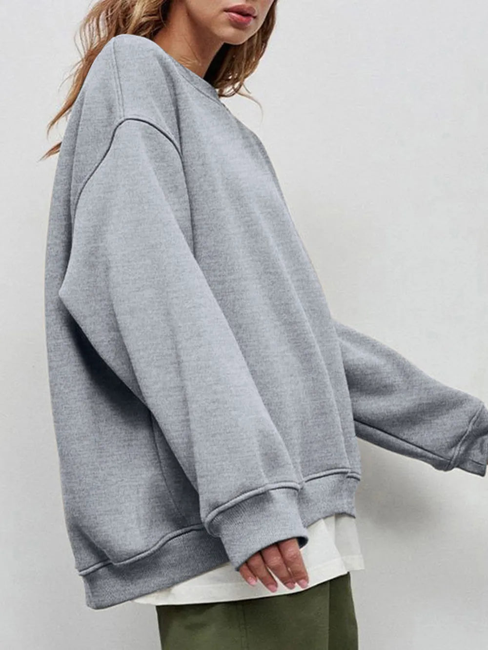 Sweatshirt med rund halsringning och sänkt axel – bild 33
