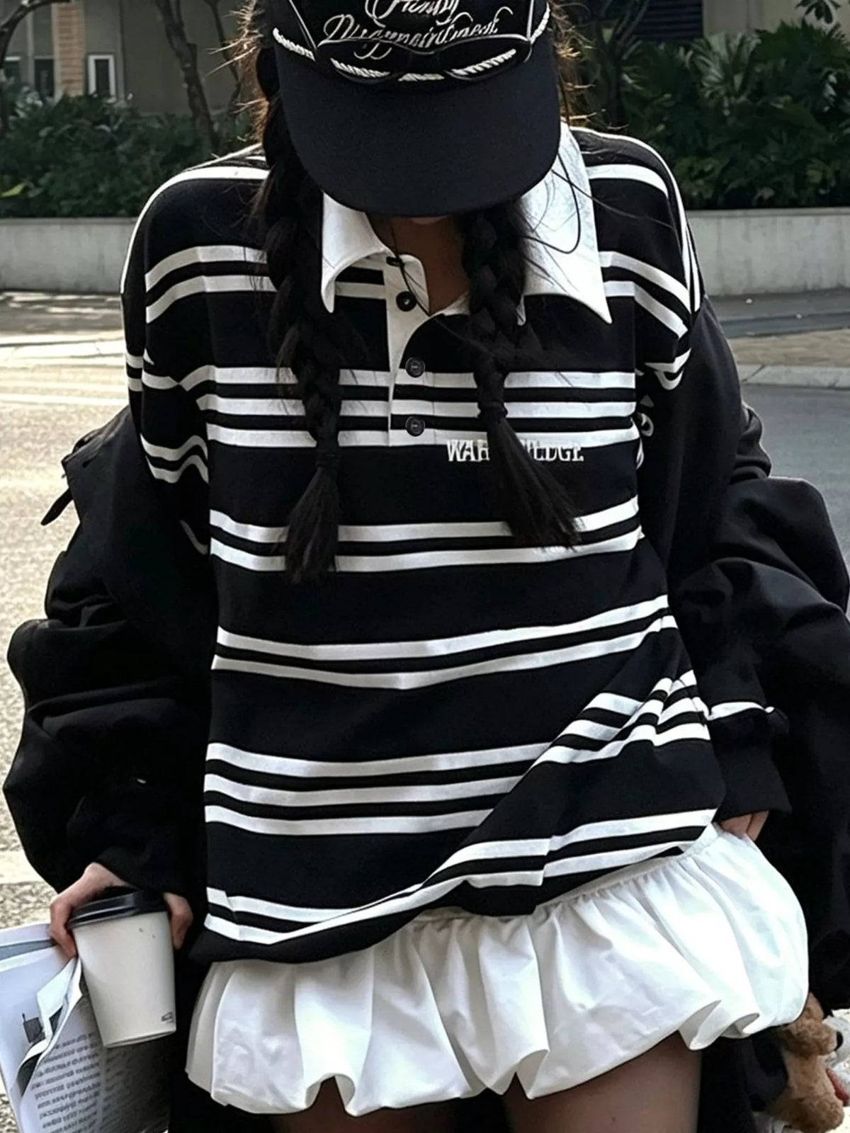 Randig oversize topp med kontrastkrage – bild 3