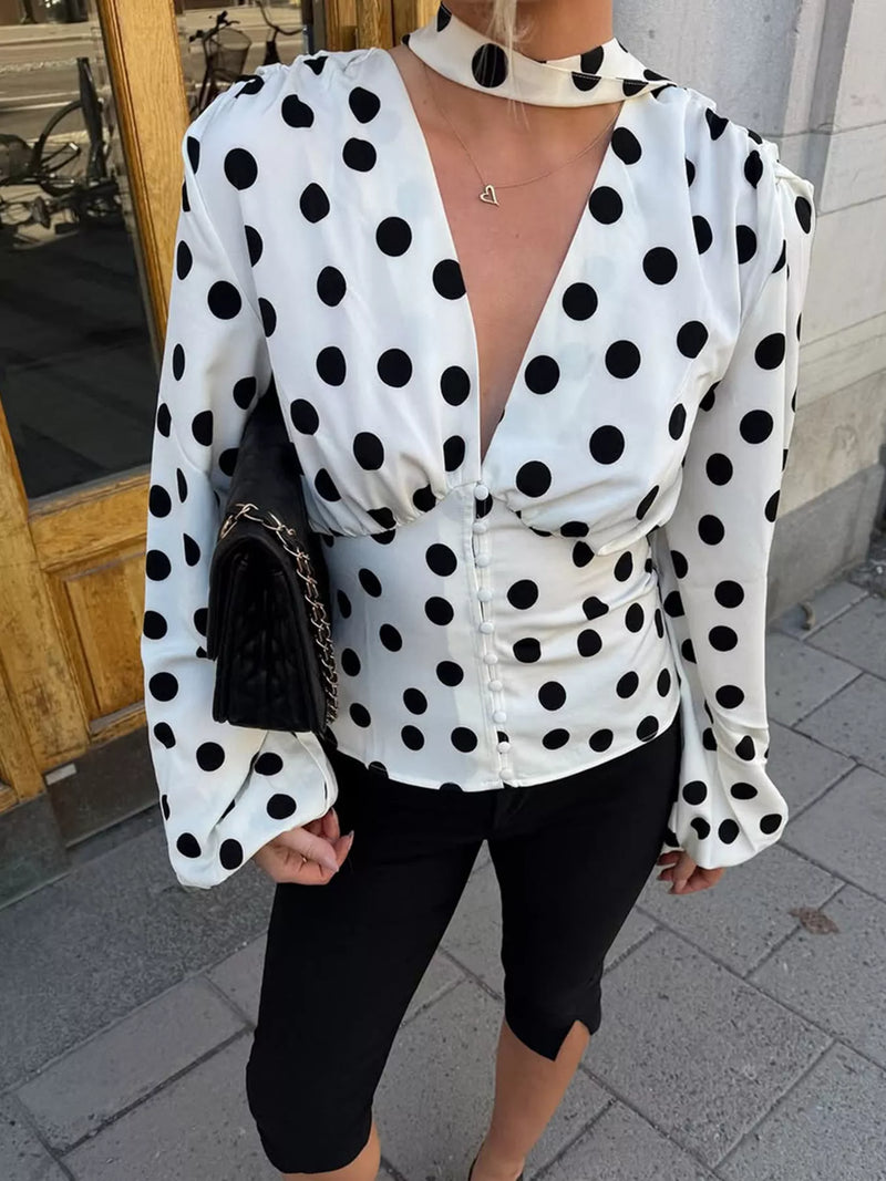 Prickig blus med ballongärm