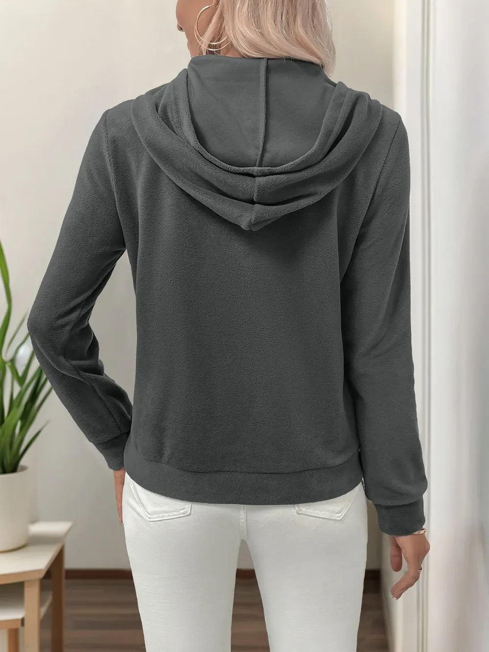 Långärmad hoodie med fjärilsmotiv – bild 2