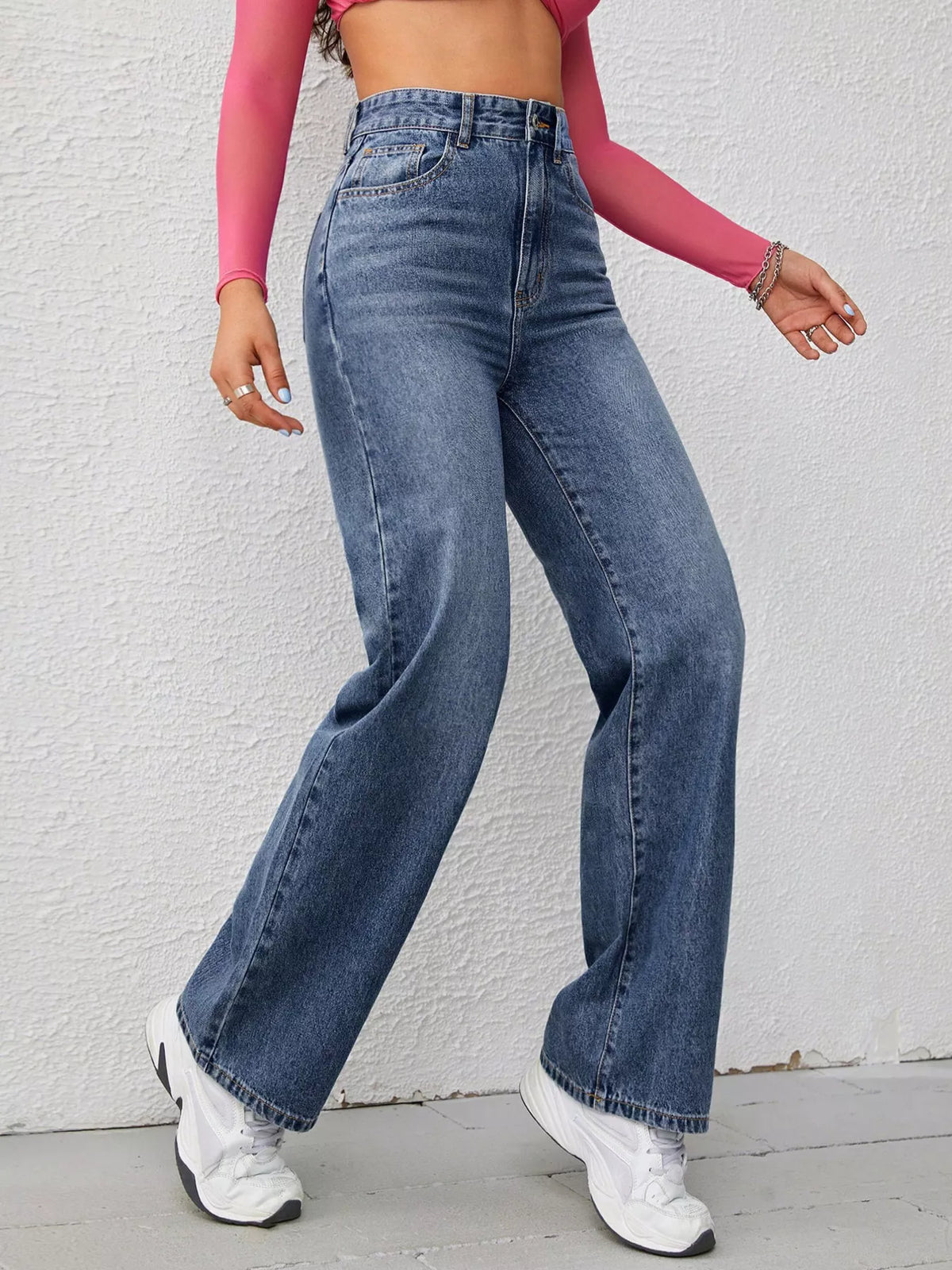 Vida jeans med hög midja, knappstängning och slitningar – bild 2