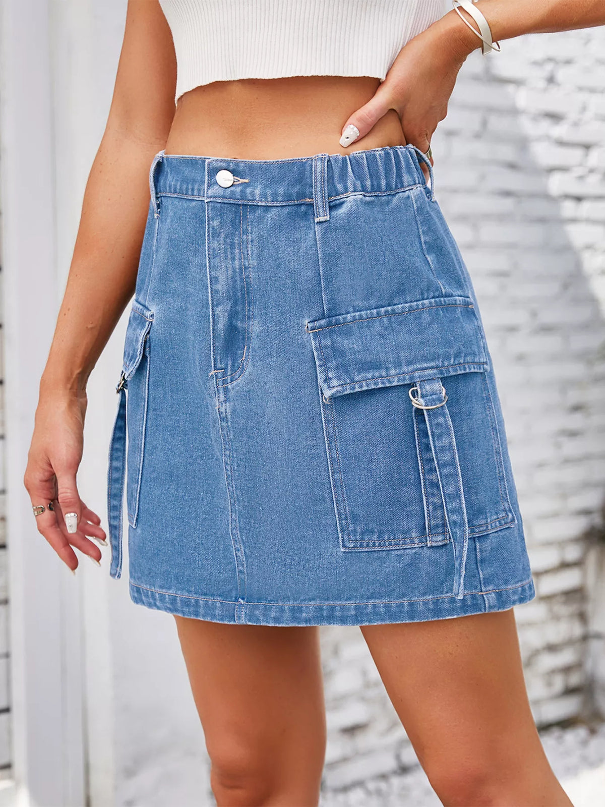 Kjol i denim med cargofickor – bild 7