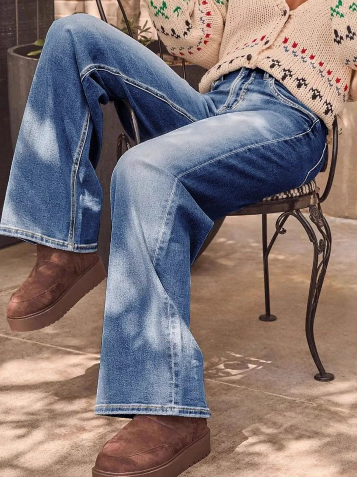 Blekt tvättade vida jeans med knappstängning – bild 9