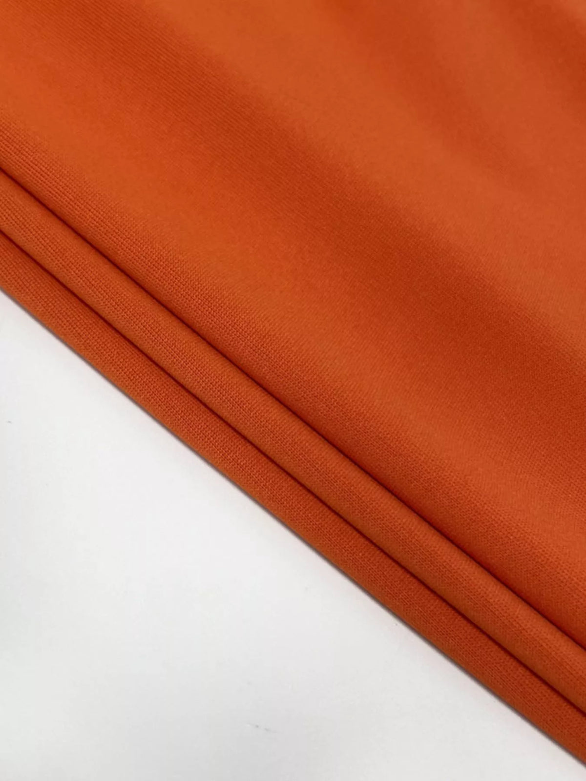 Draperad figurnära maxiklänning – bild 15