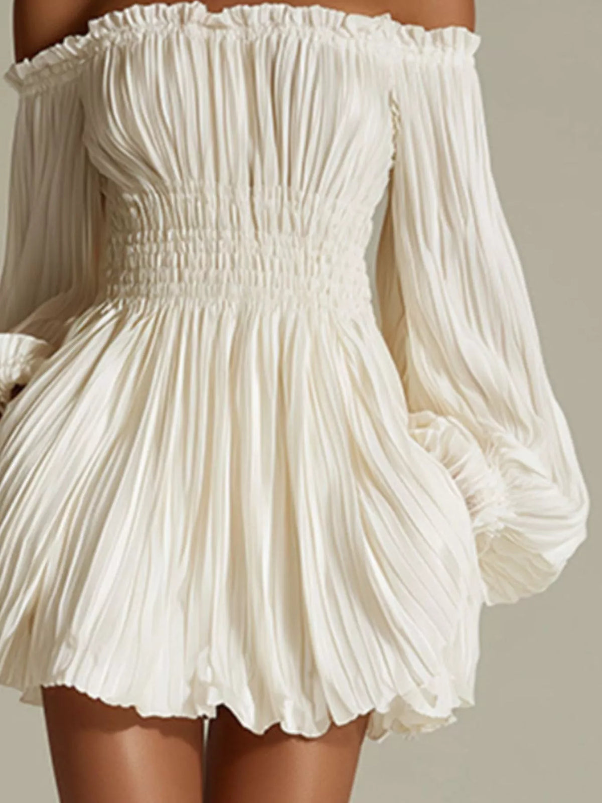 Veckad offshoulder miniklänning med fickor – bild 3