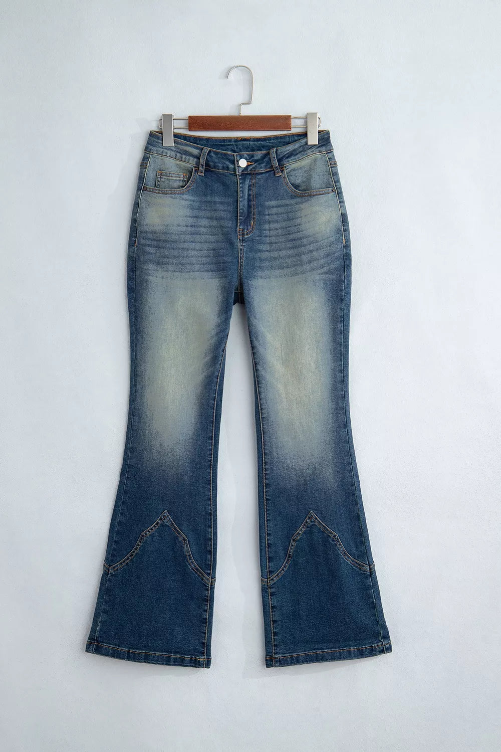 Utsvängda jeans med fickor – bild 6