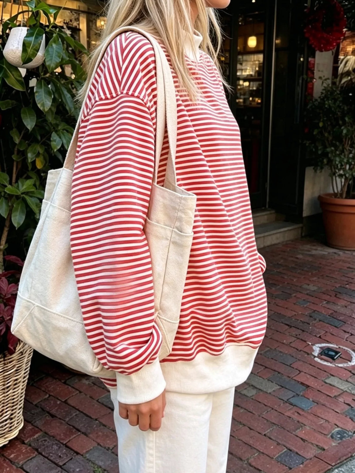 Randig oversize sweatshirt med rund halsringning – bild 11