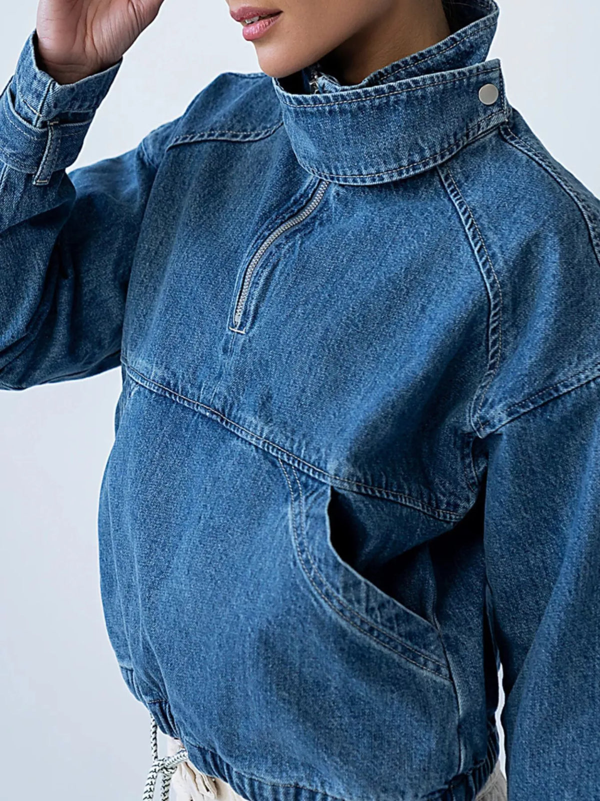 Polotröja i denim med halv dragkedja – bild 4