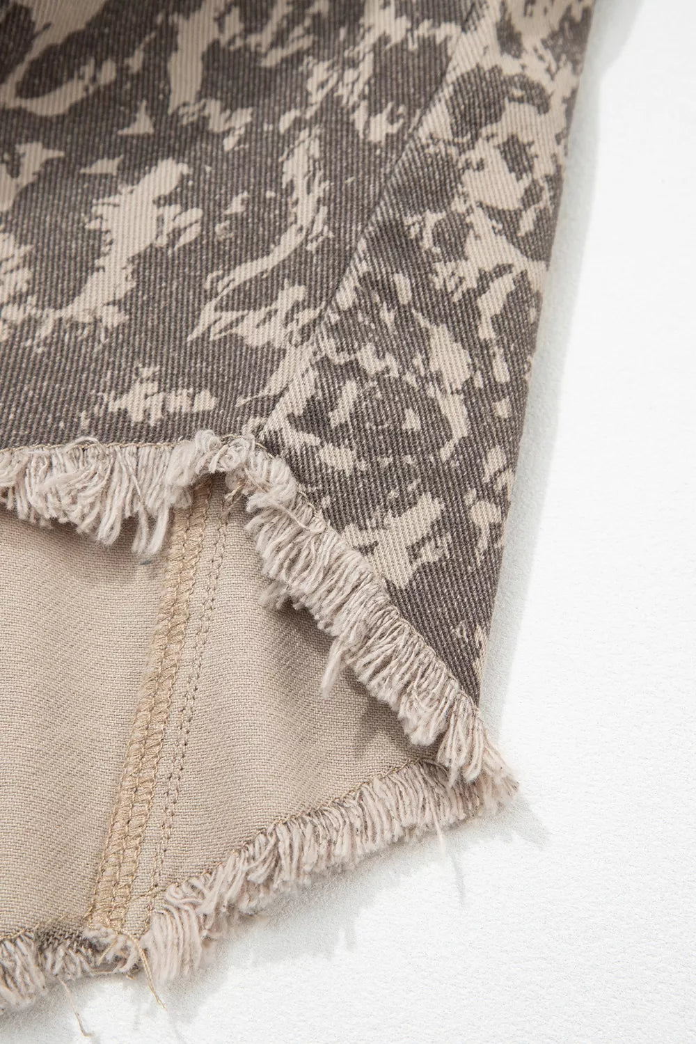 Abstrakt mönstrad jacka i denim – bild 13