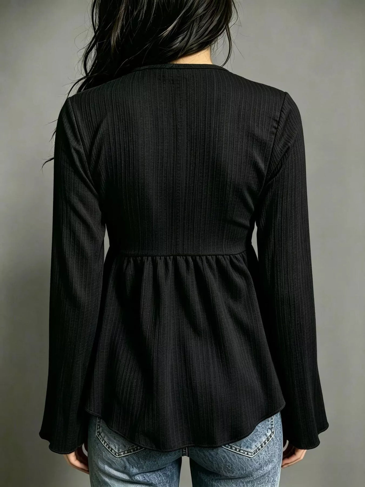 Blus med utsvängd ärm och babydoll-modell – bild 13