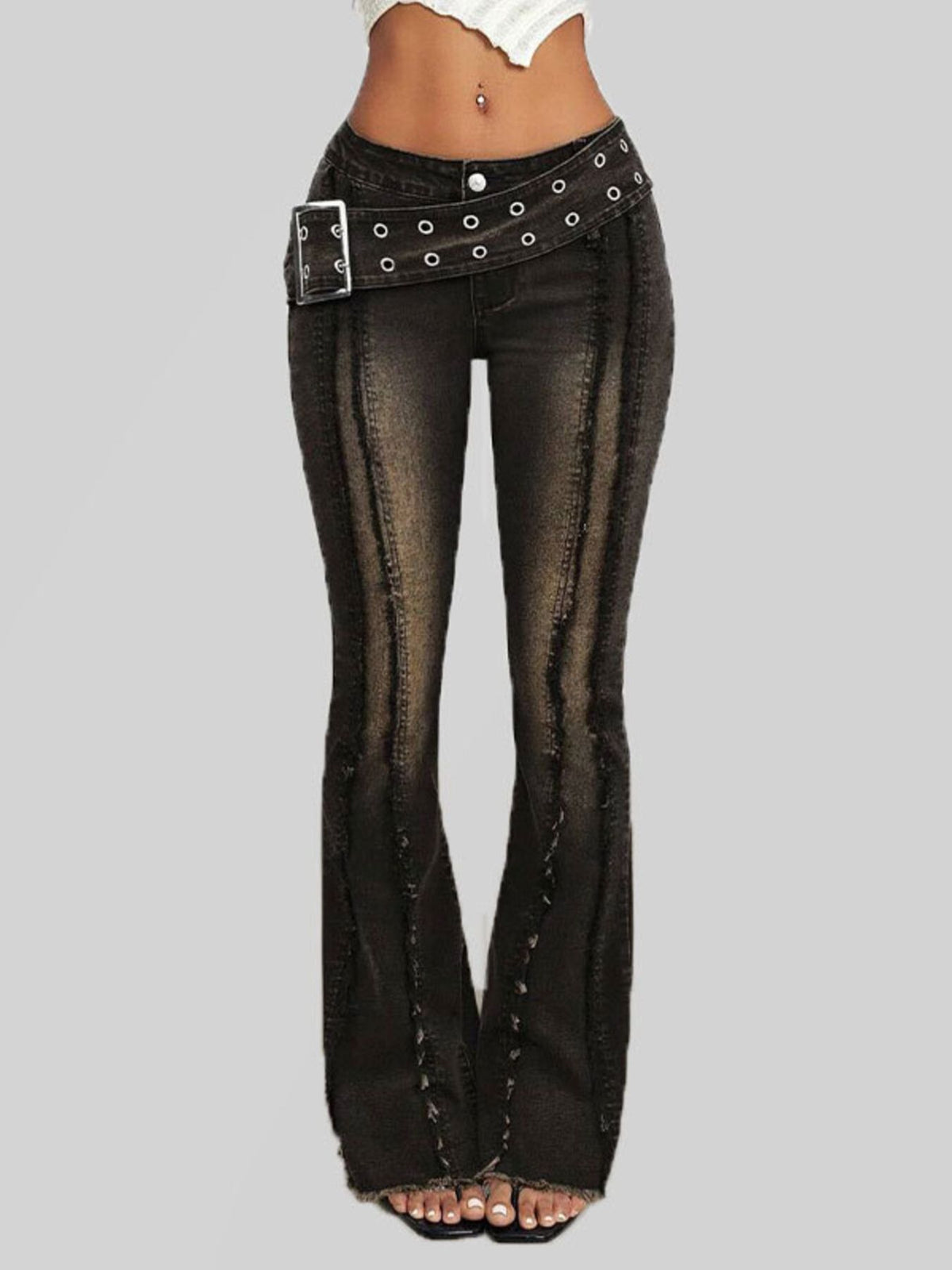 Utsvängda jeans med hög midja och skärp i polyester – bild 4