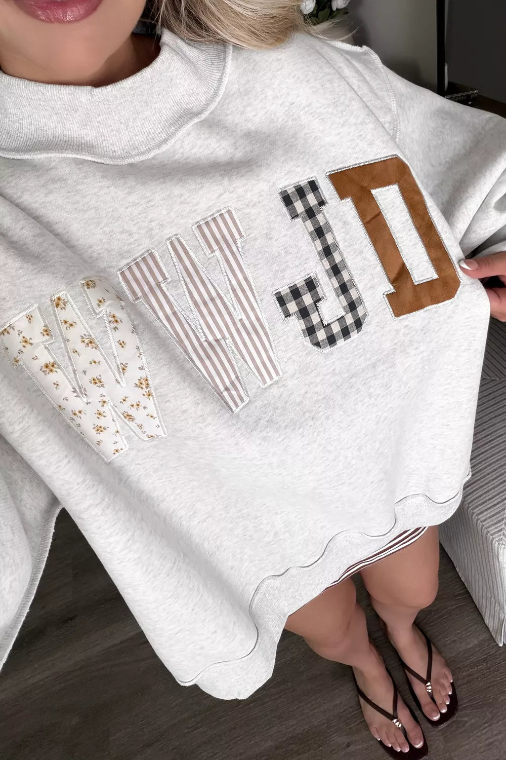 Ledigt sittande sweatshirt med synliga sömmar – bild 2