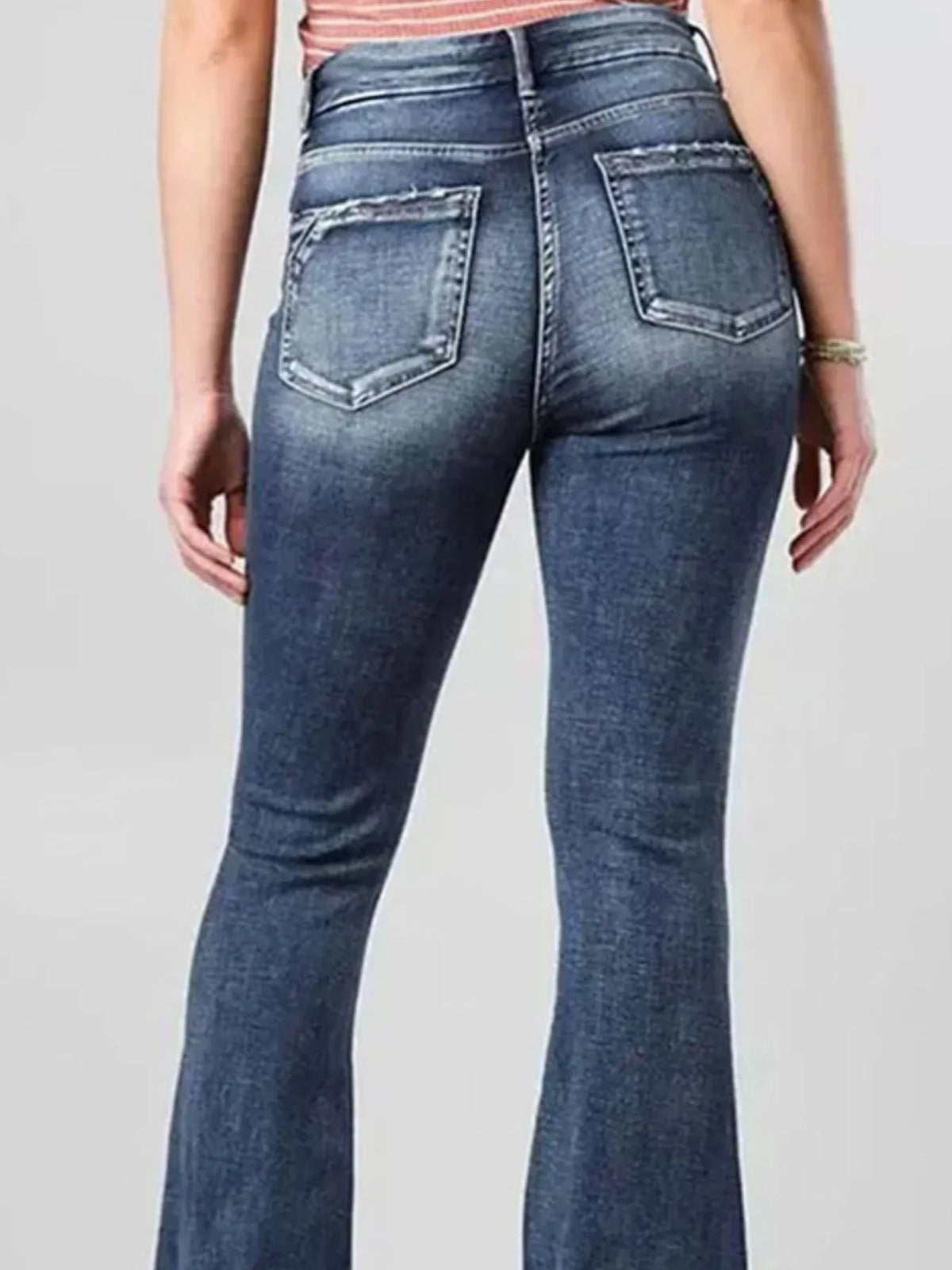 Utsvängda jeans med hög midja och toning – bild 3