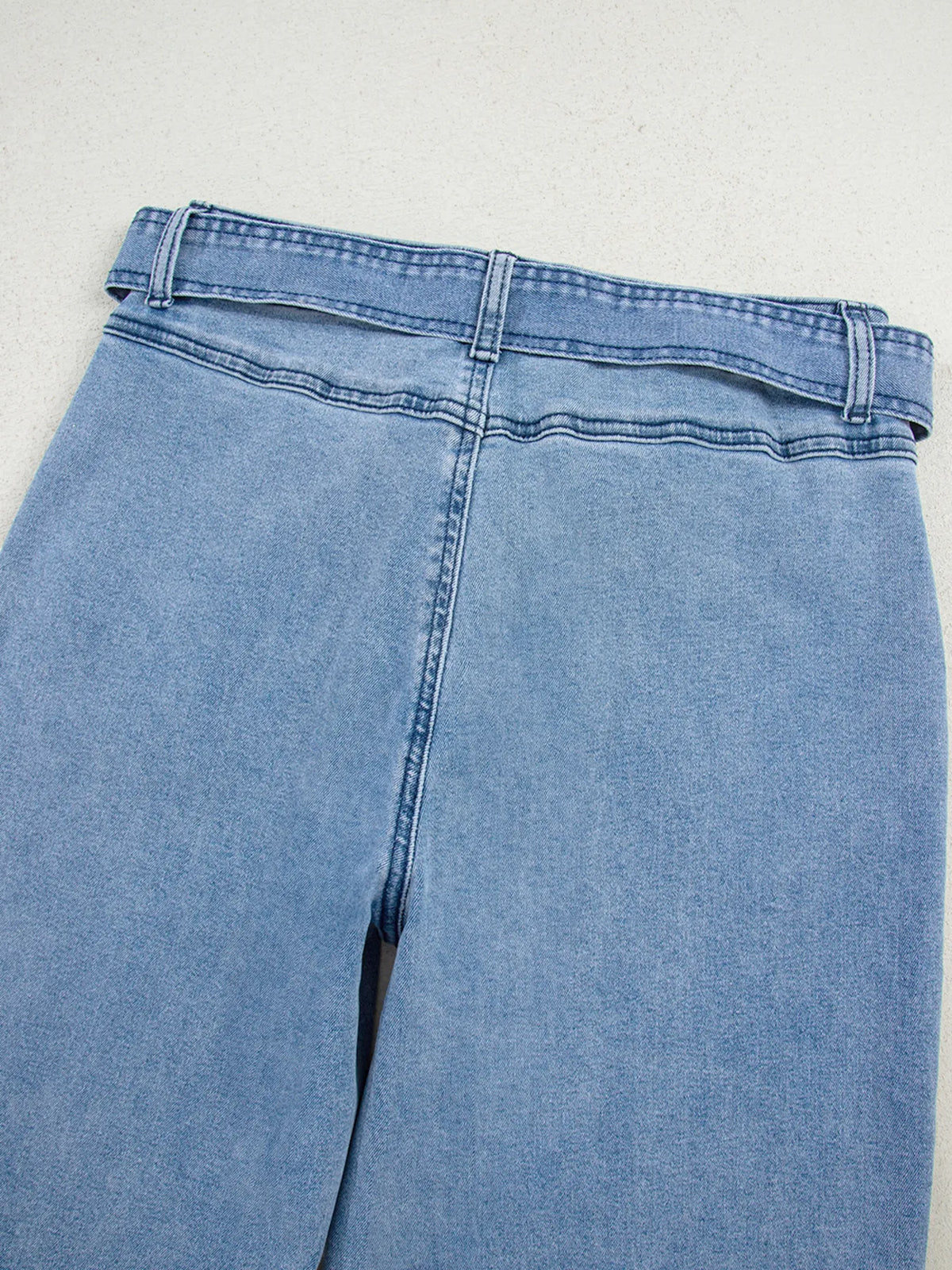 Vida jeans med hög midja och skärp – bild 6