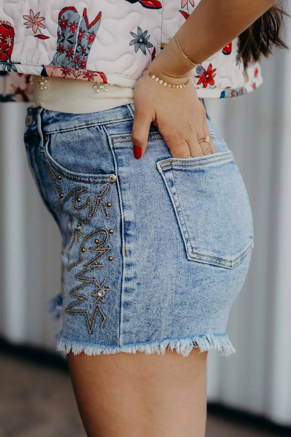 Shorts i denim med westerndetaljer – bild 2