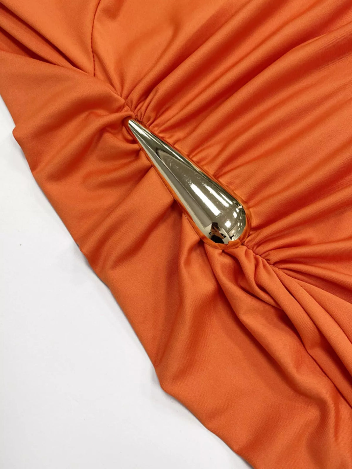 Draperad figurnära maxiklänning – bild 14
