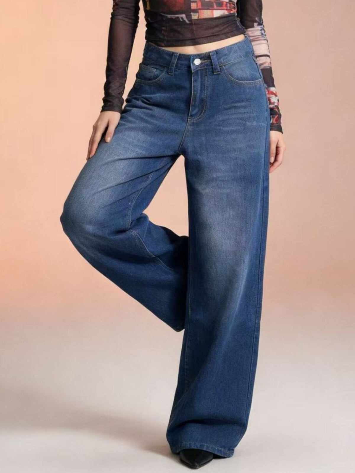 Vida jeans med hög midja och cut out-detalj – bild 7