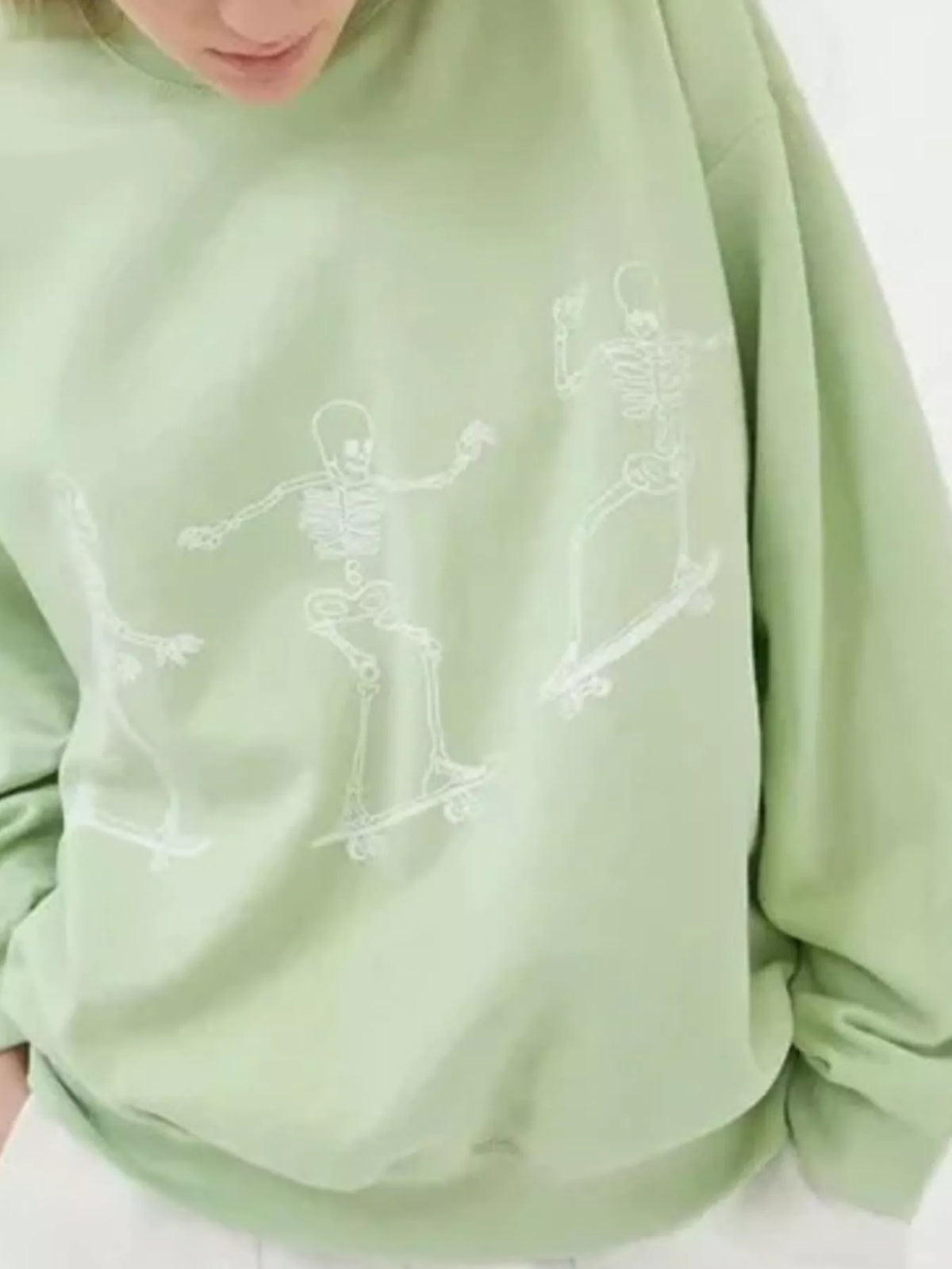 Sweatshirt med dödskallemotiv och rund halsringning – bild 14