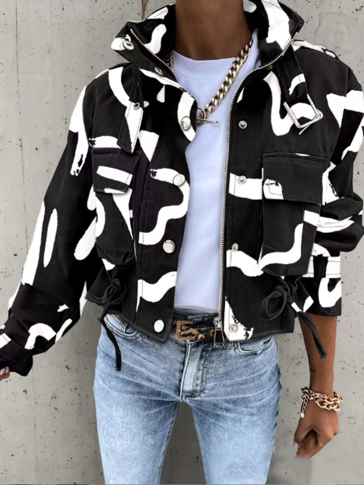 Kort jacka med tryckknappar – bild 3