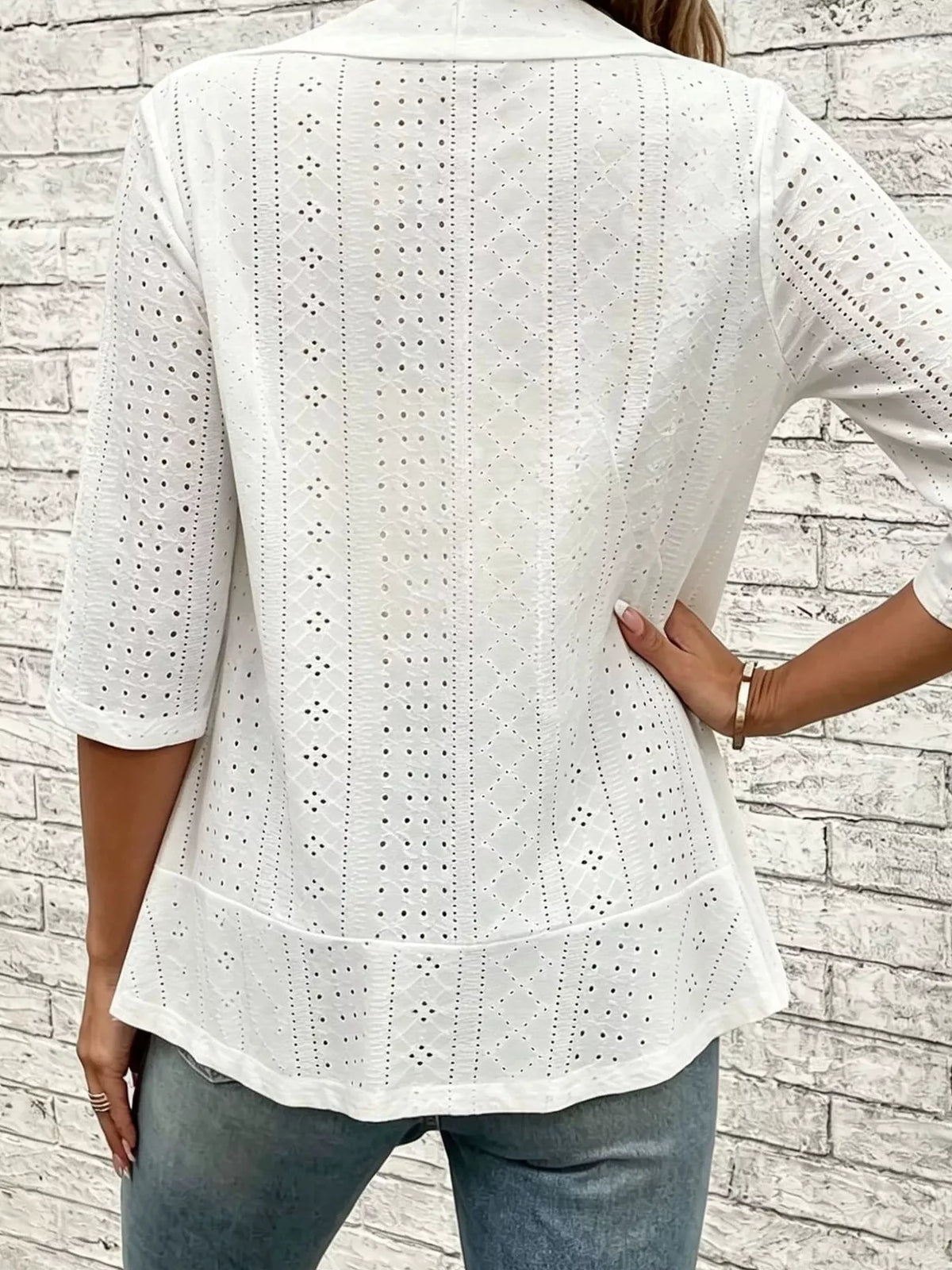 Hålmönstrad cardigan i broderi anglaise – bild 5