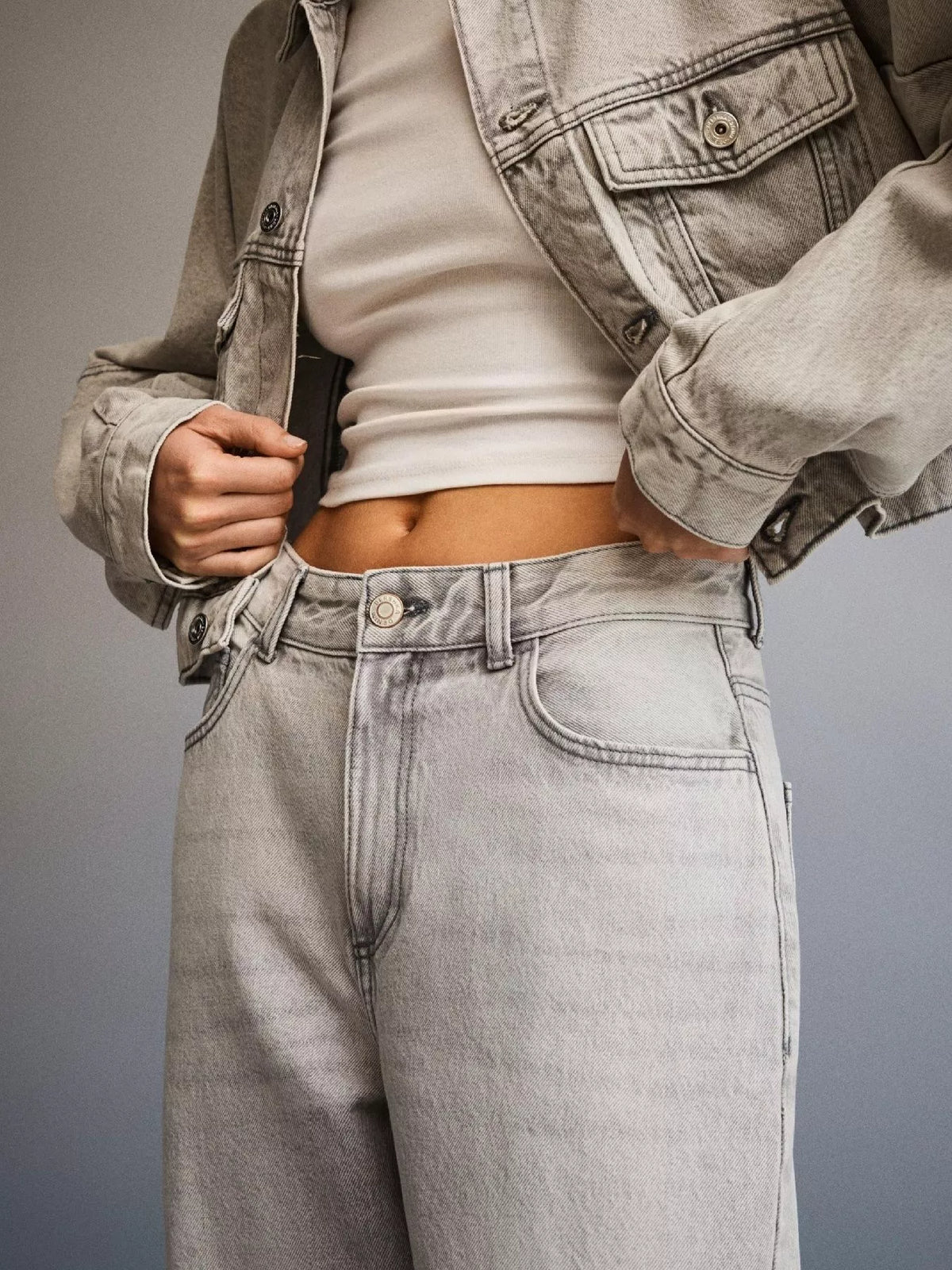 Ballongformade jeans med knappstängning – bild 9