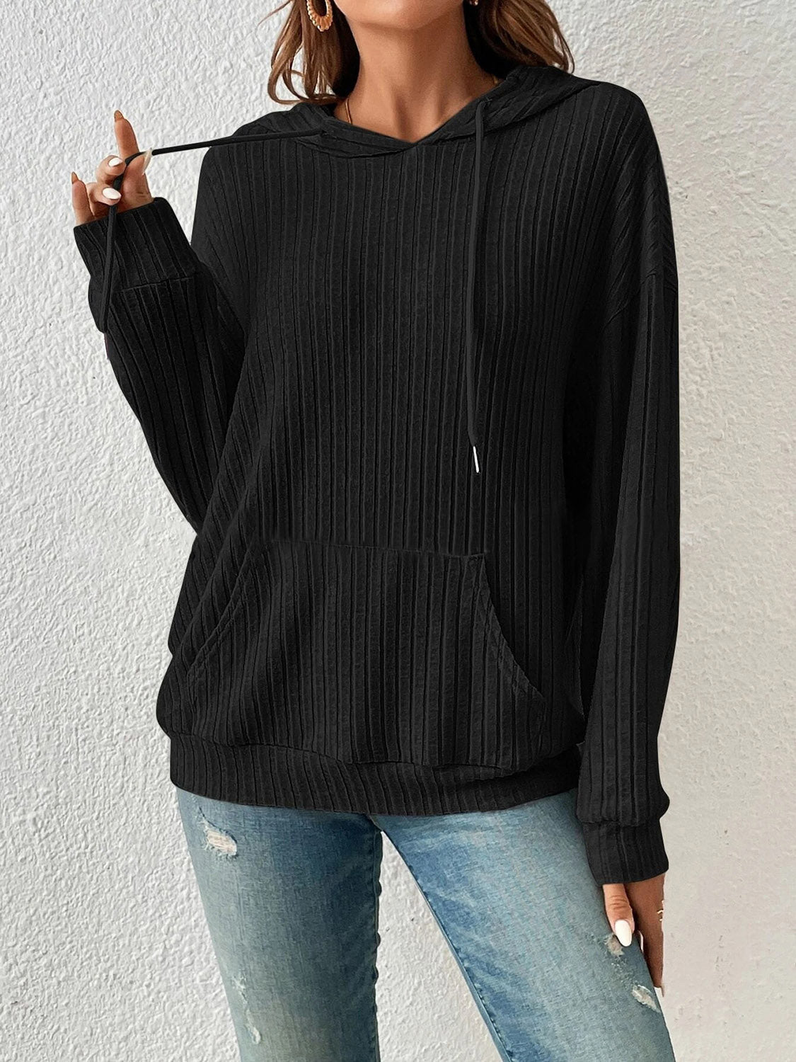 Ribbad hoodie med sänkt axel – bild 14