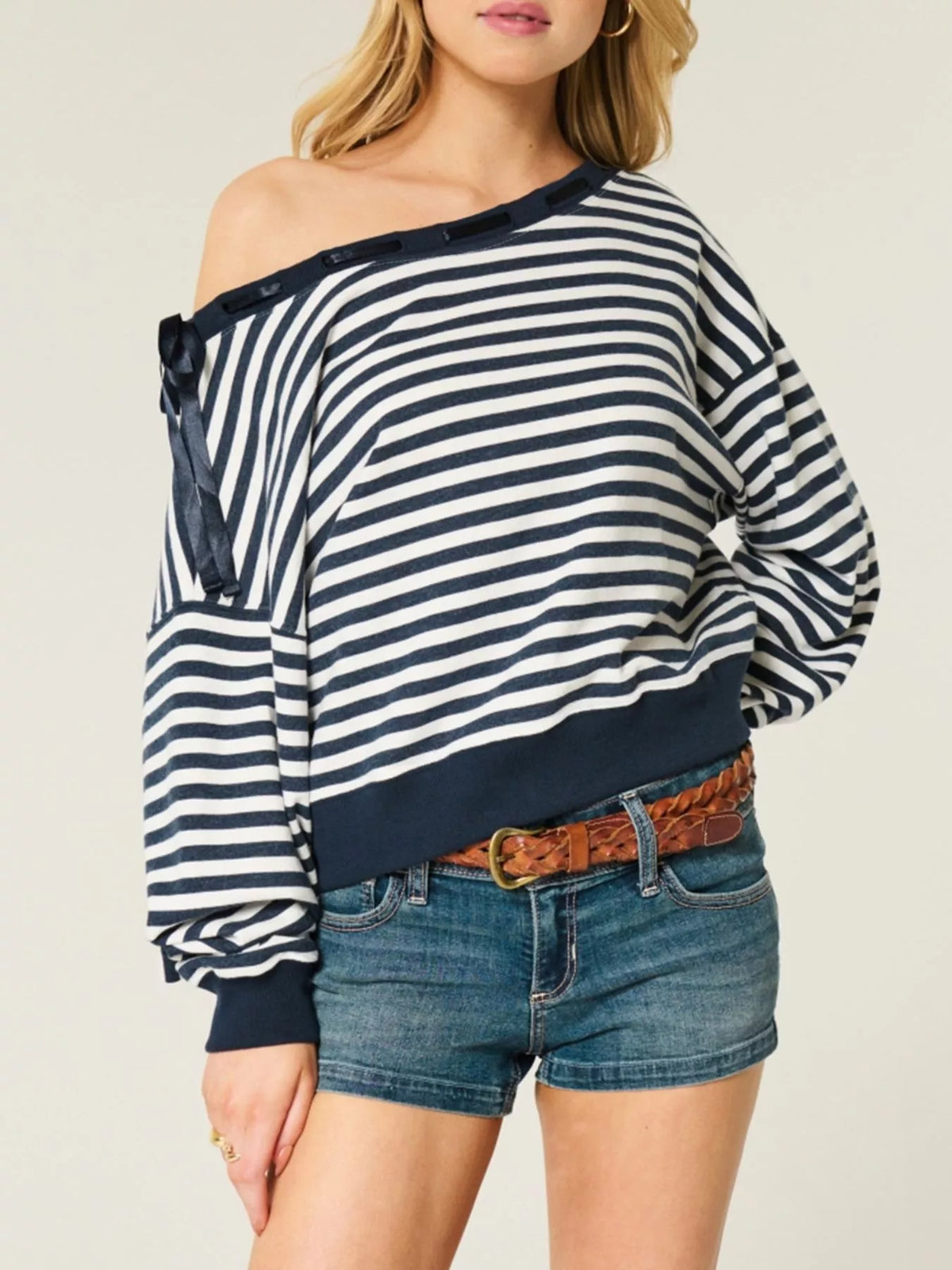 Randig ribbad sweatshirt med knytdetalj
