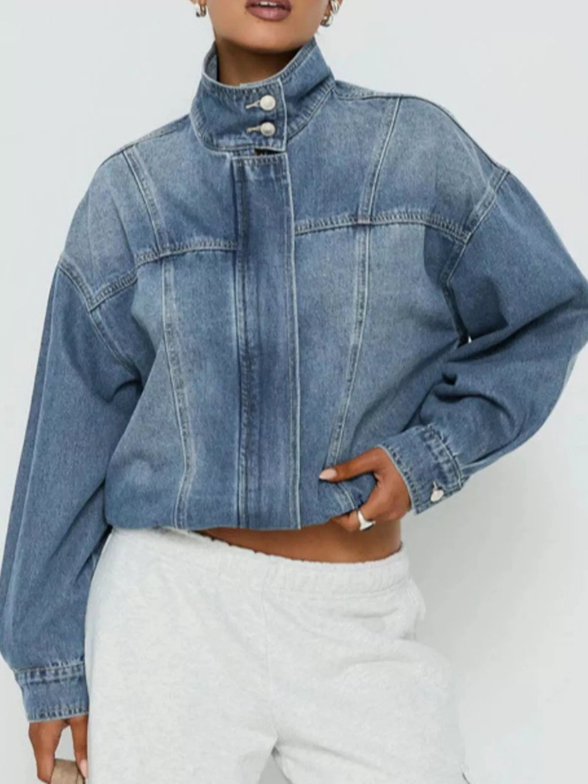 Jacka i denim med ståkrage – bild 2