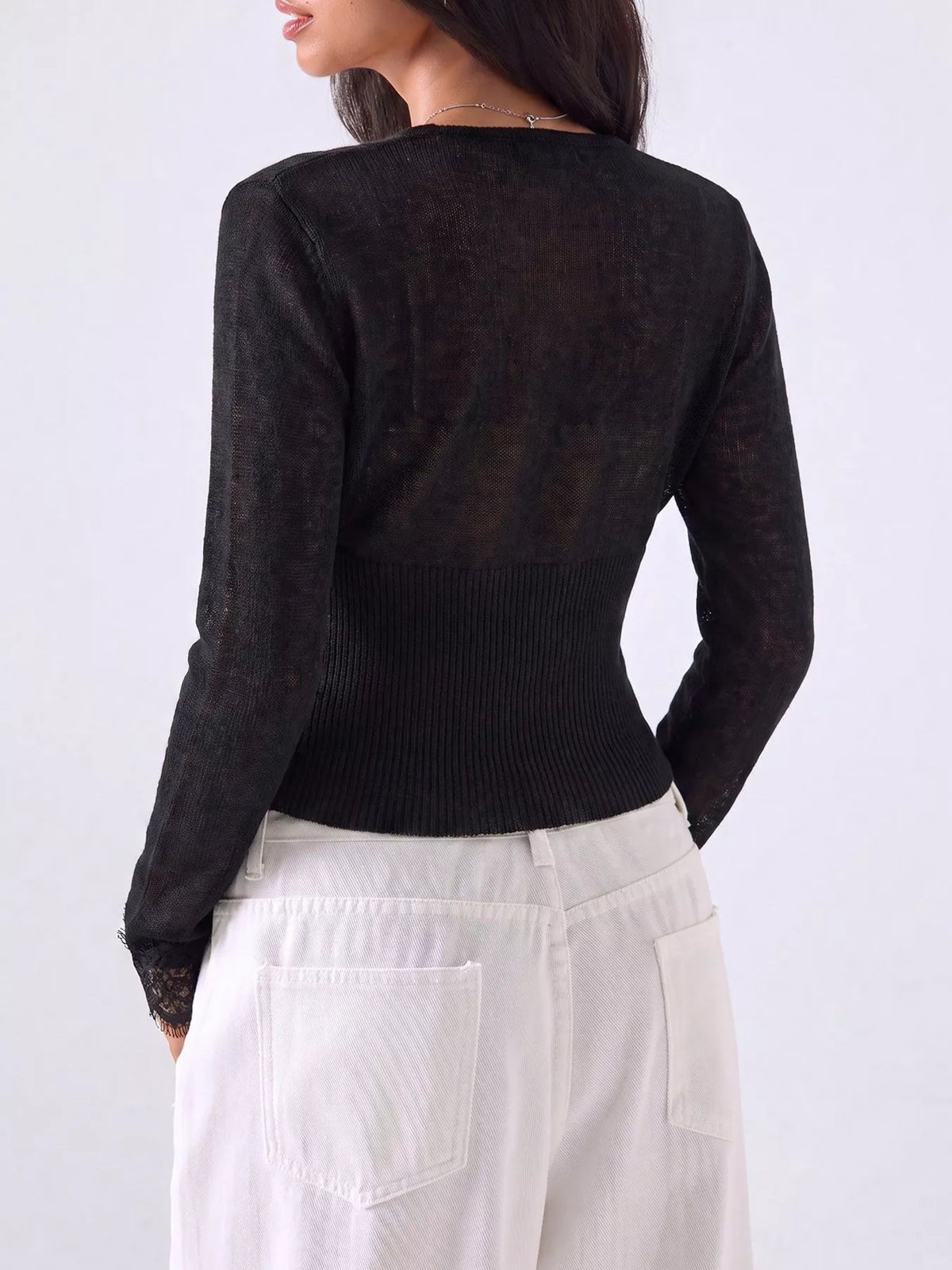 Ribbad v-ringad cardigan med knappstängning – bild 5