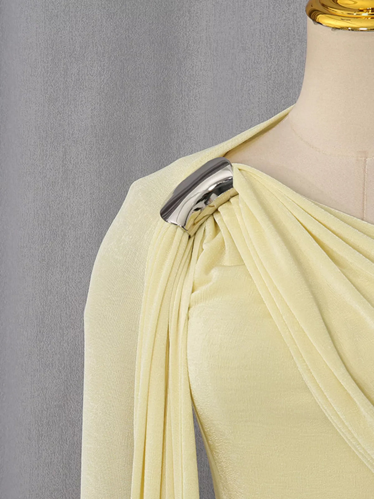 Draperad rynkad maxiklänning – bild 8