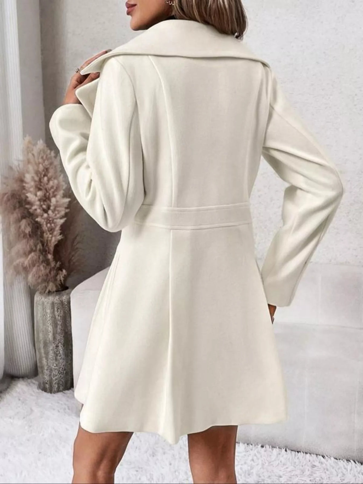 Dubbelknäppt kappa med peplum – bild 2