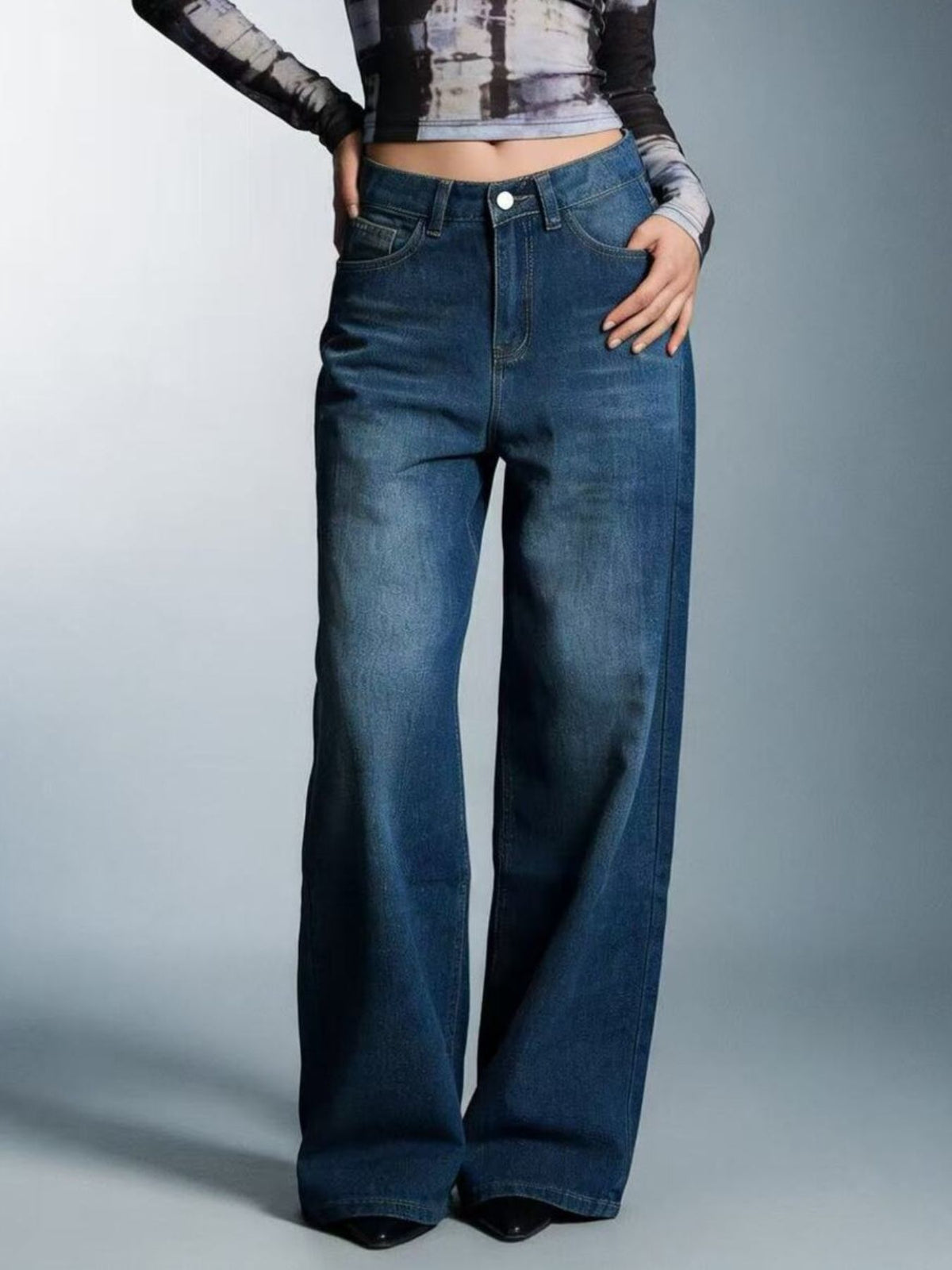 Vida jeans med hög midja och cut out-detalj – bild 2