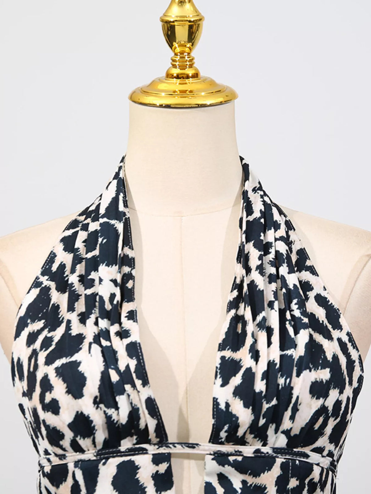 Leopardmönstrad miniklänning med halterneck – bild 6