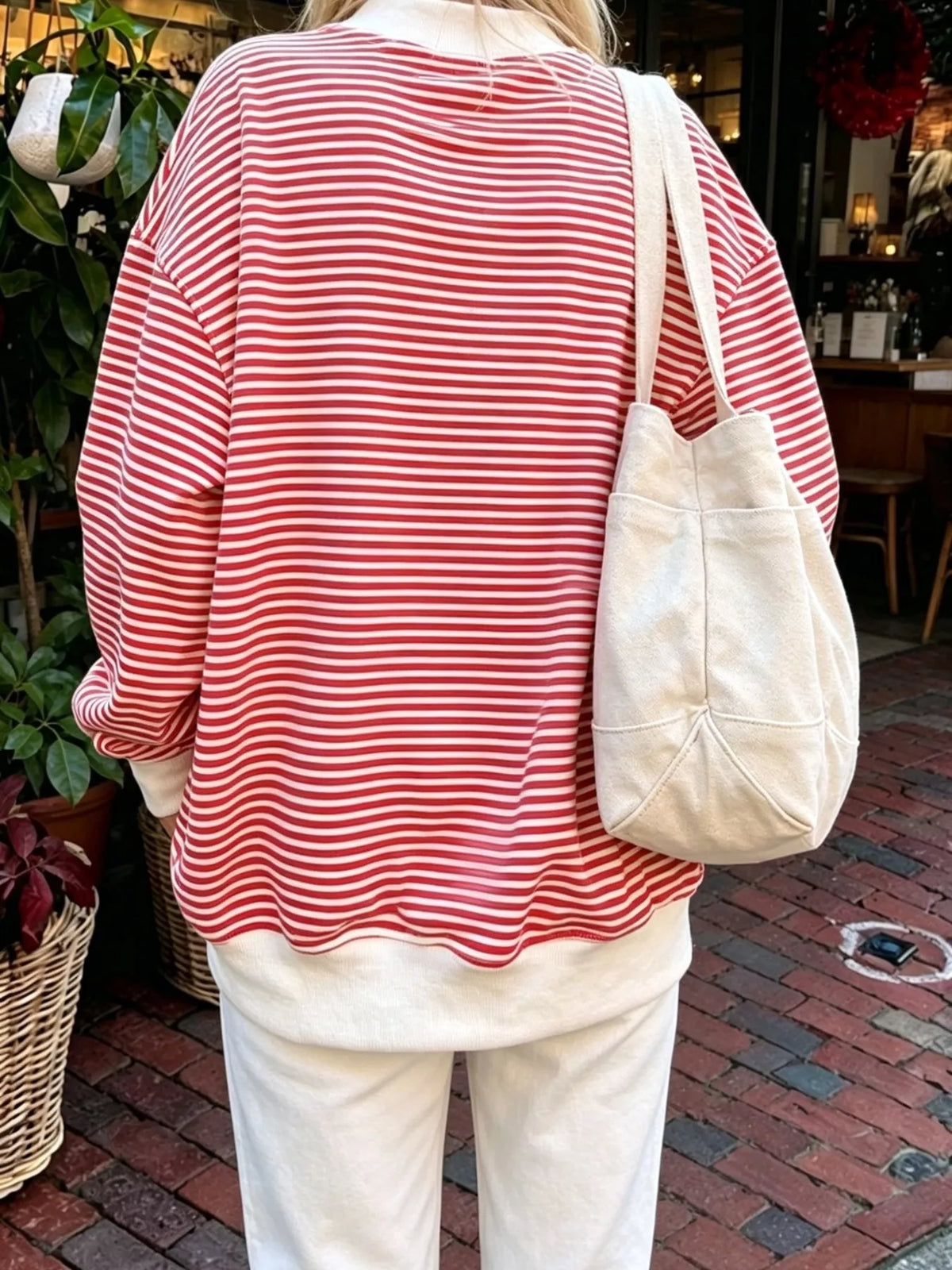 Randig oversize sweatshirt med rund halsringning – bild 12