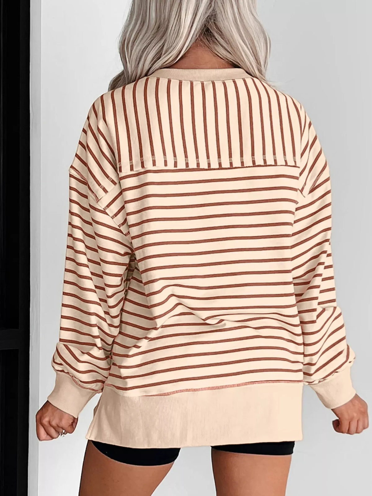 Randig sweatshirt med rund halsringning – bild 3