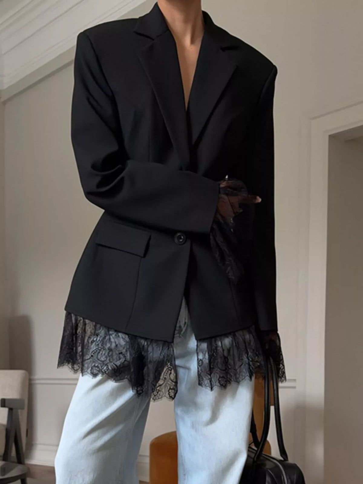 Blazer med knappstängning, spetskant i nederkant, volangkant och fickor – bild 8