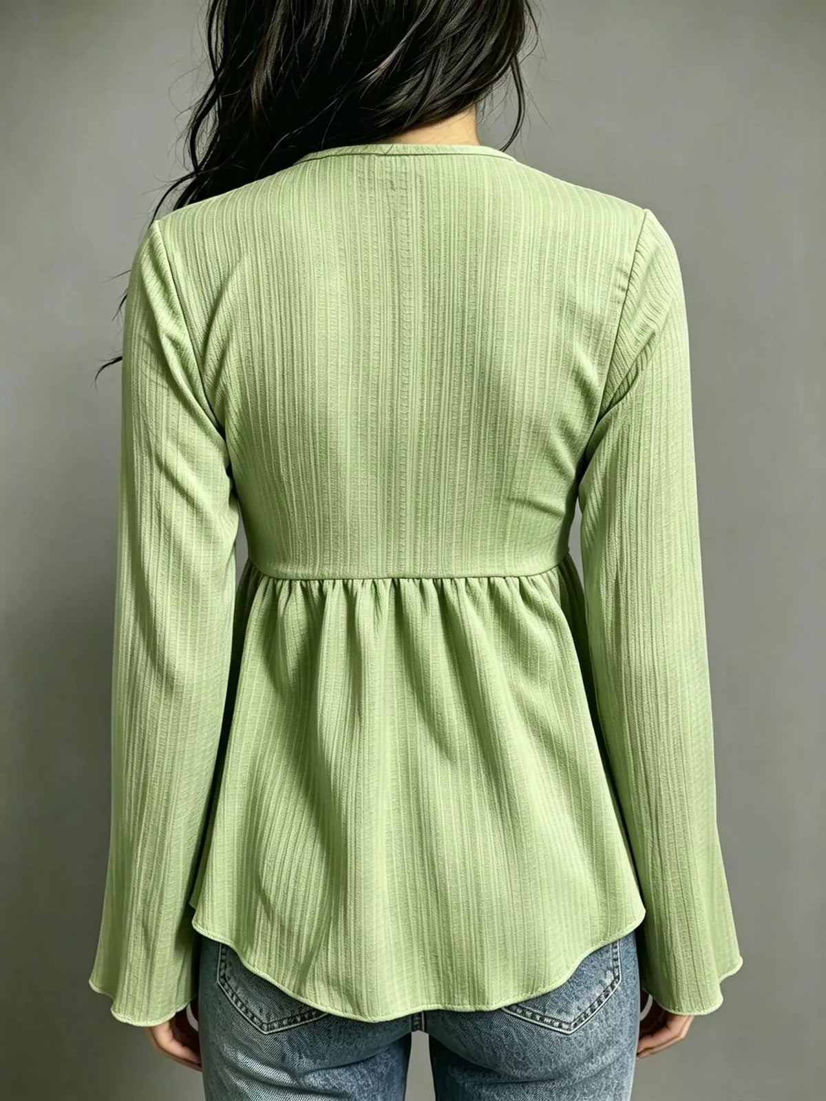 Blus med utsvängd ärm och babydoll-modell – bild 2