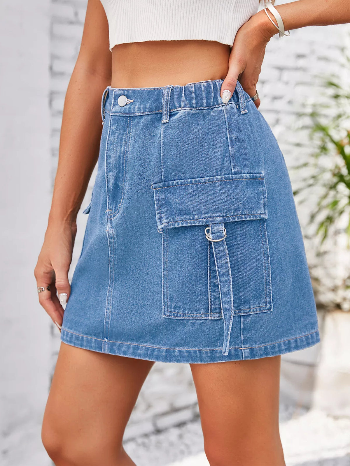 Kjol i denim med cargofickor – bild 8