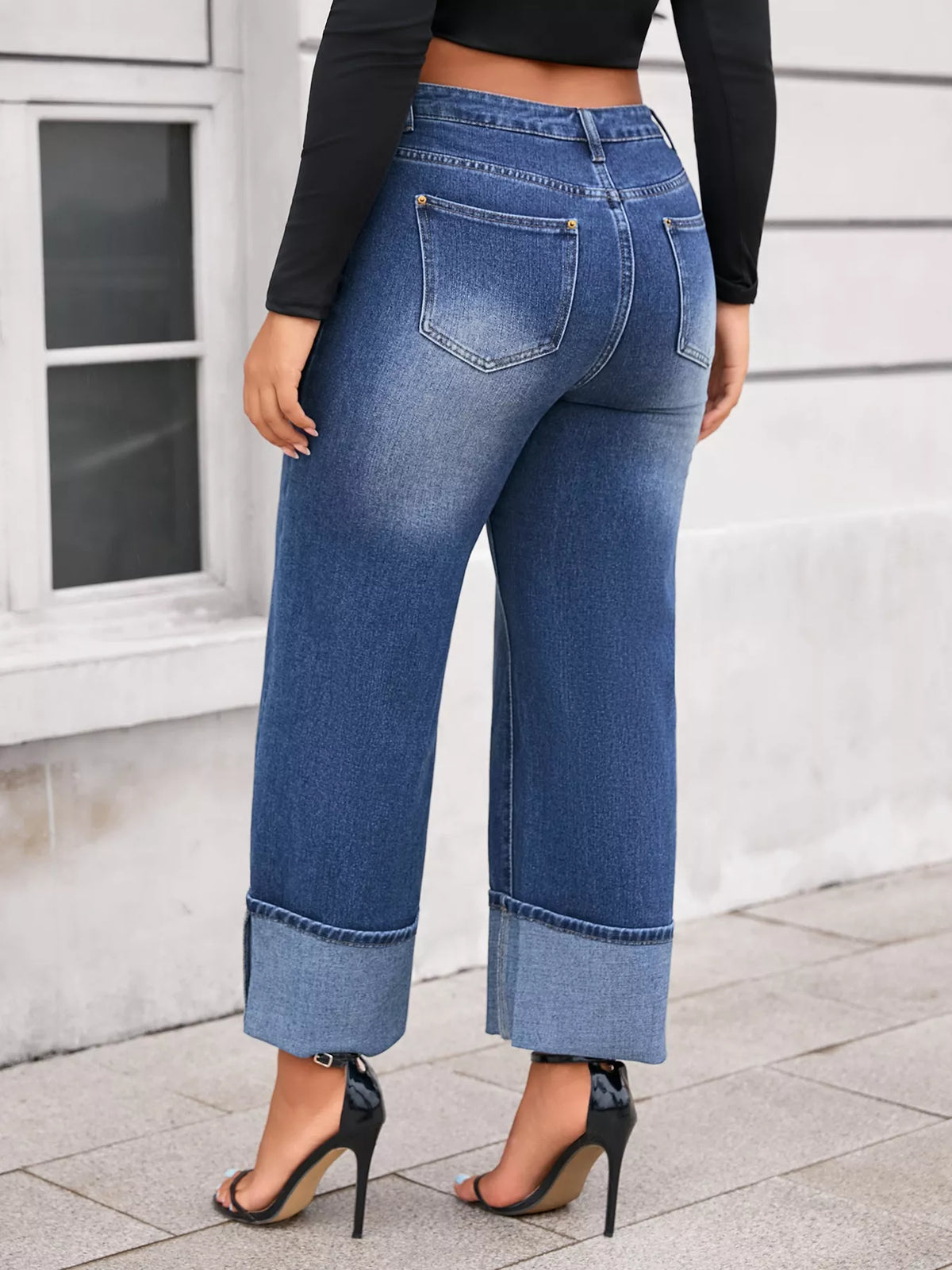 Vida jeans med hög midja, knappstängning och uppvikt kant – bild 4