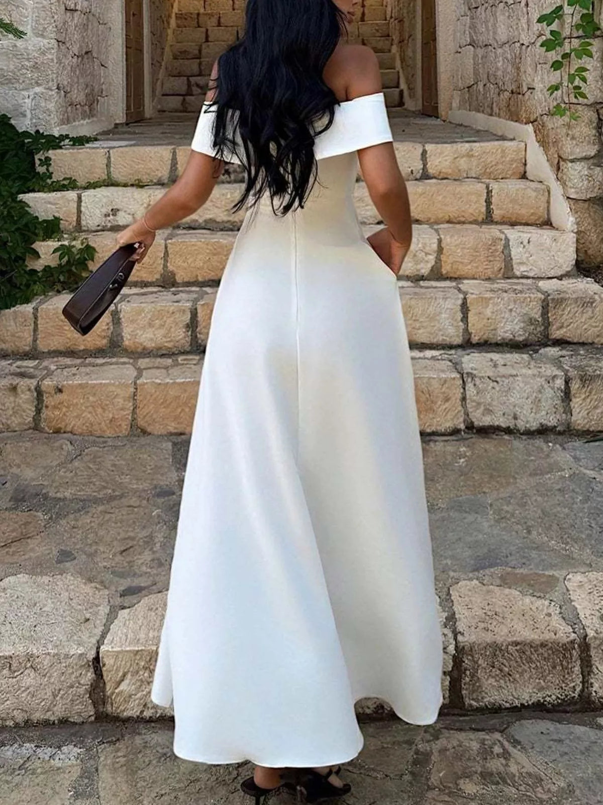 Utställd offshoulder maxiklänning med fickor – bild 4