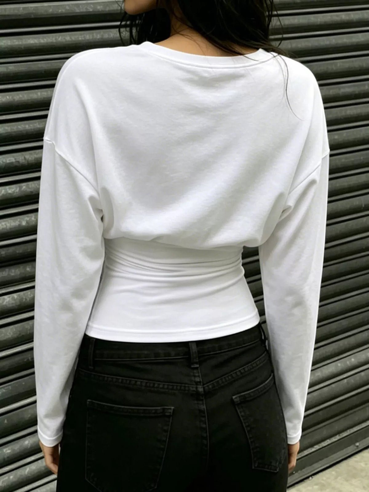 Rynkad slimmad t-shirt i polyester – Vit – bild 5