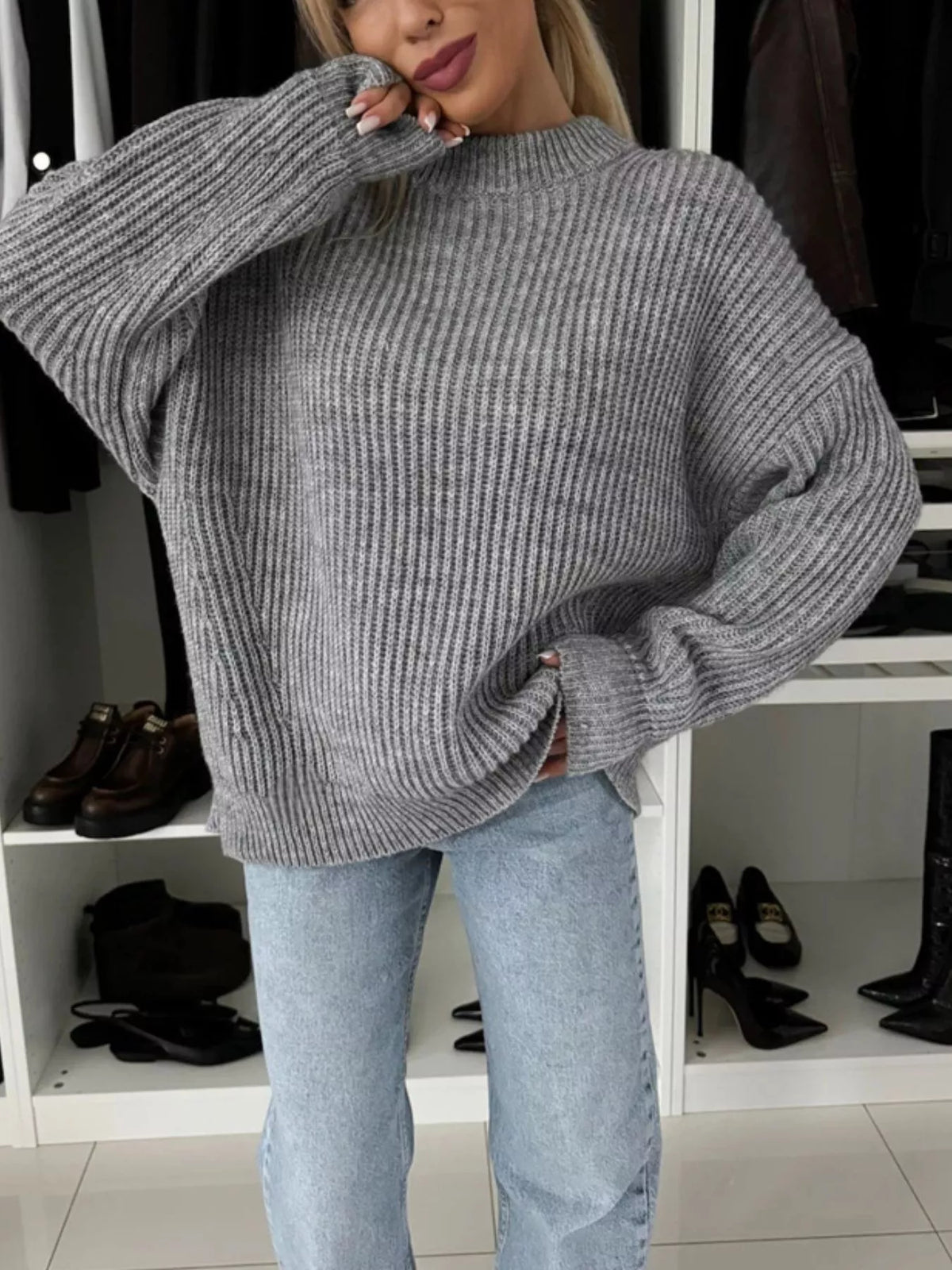 Ribbad tröja med rund halsringning i polyester