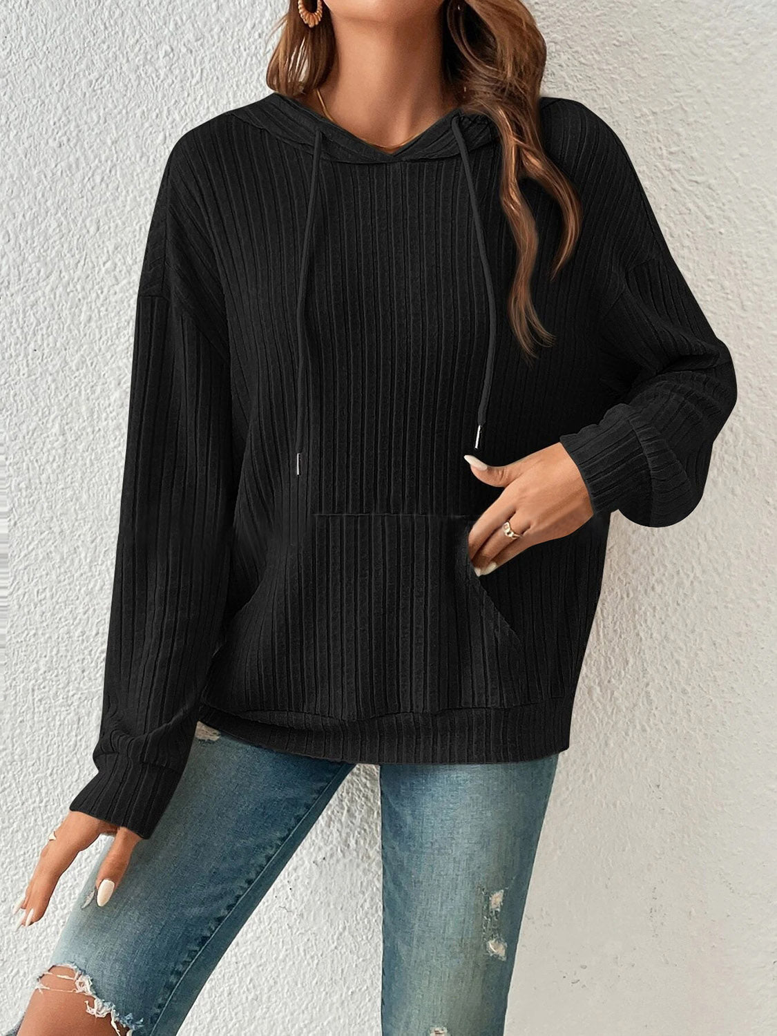 Ribbad hoodie med sänkt axel – bild 16