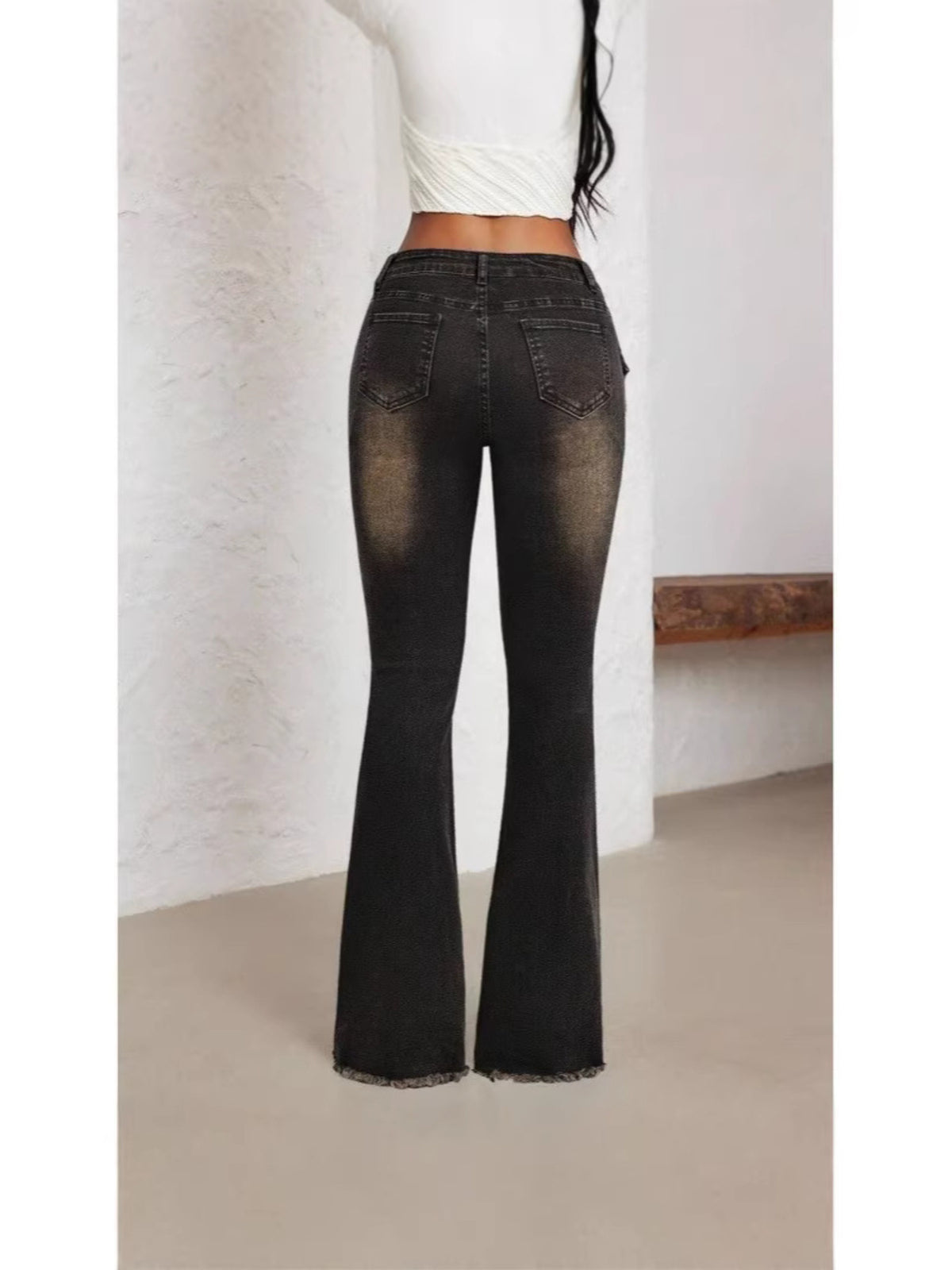 Utsvängda jeans med hög midja och skärp i polyester – bild 6
