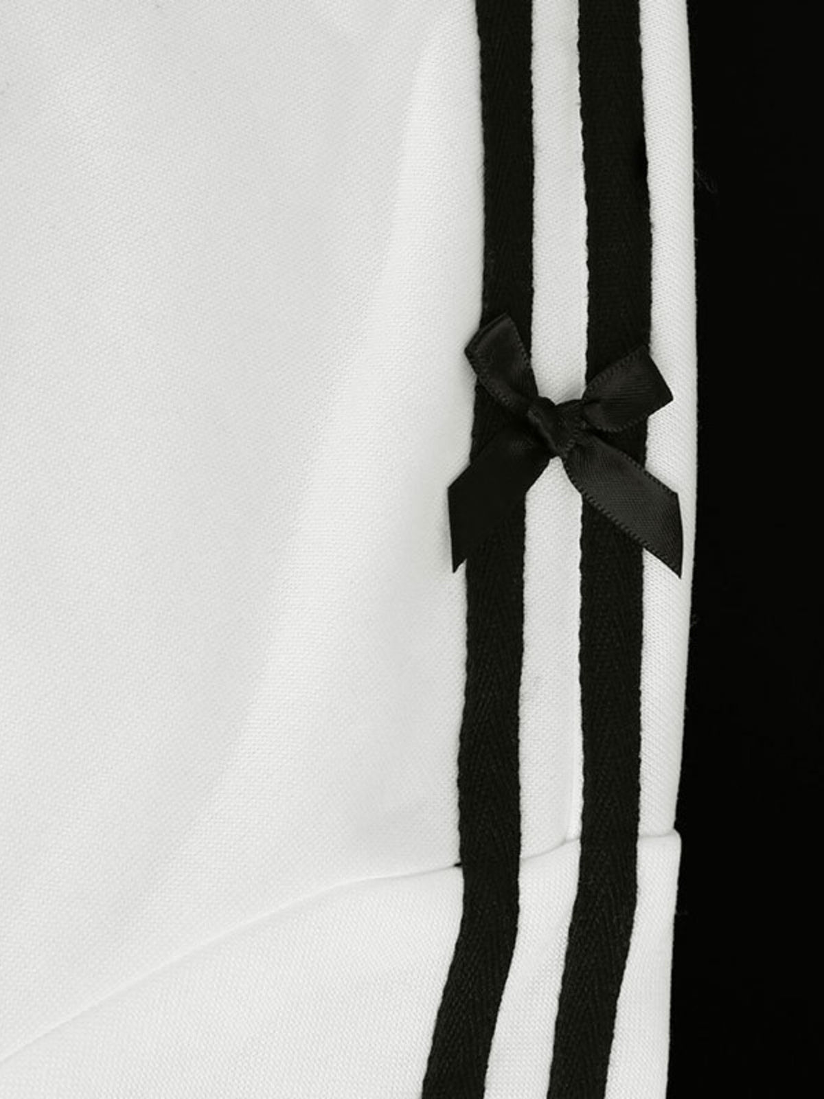 Randig hoodie med dragsko – bild 11