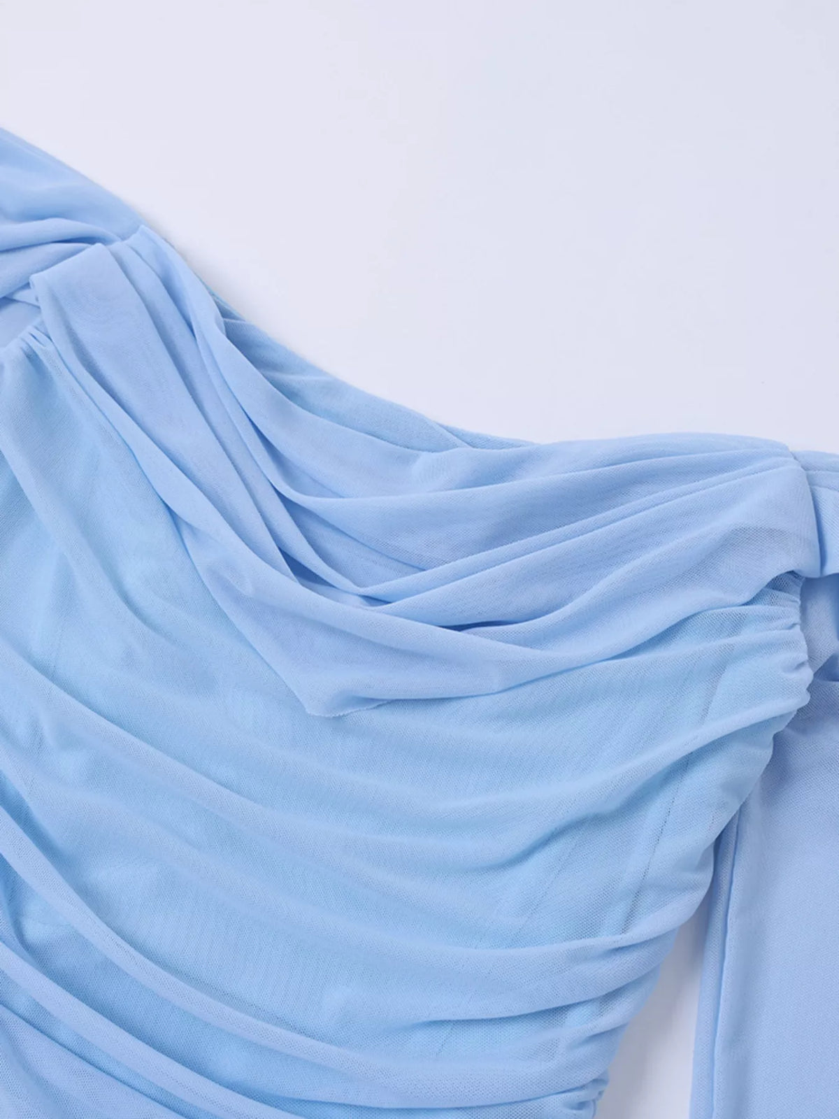 Rynkad offshoulder maxiklänning med sjöjungfrusilhuett och dragkedja – bild 13