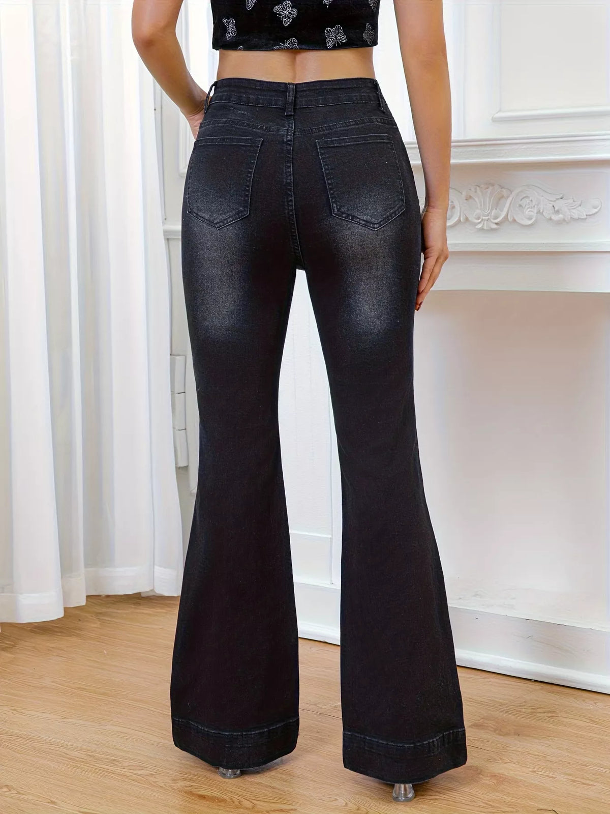Utsvängda dekorerade jeans med knappstängning – bild 4