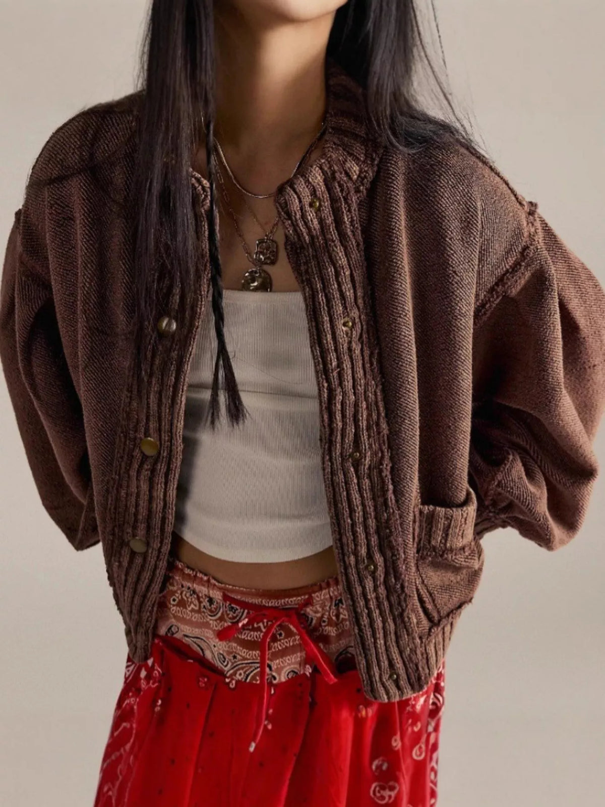 Oversize cardigan med sänkt axel och tryckknappar – bild 7