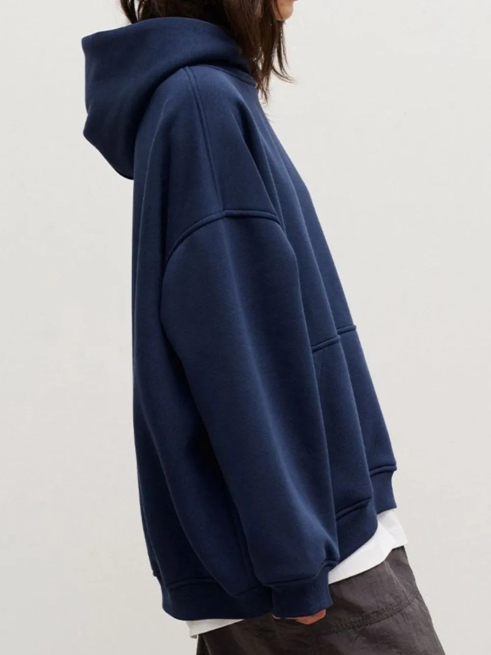 Långärmad hoodie med sänkt axel – bild 10