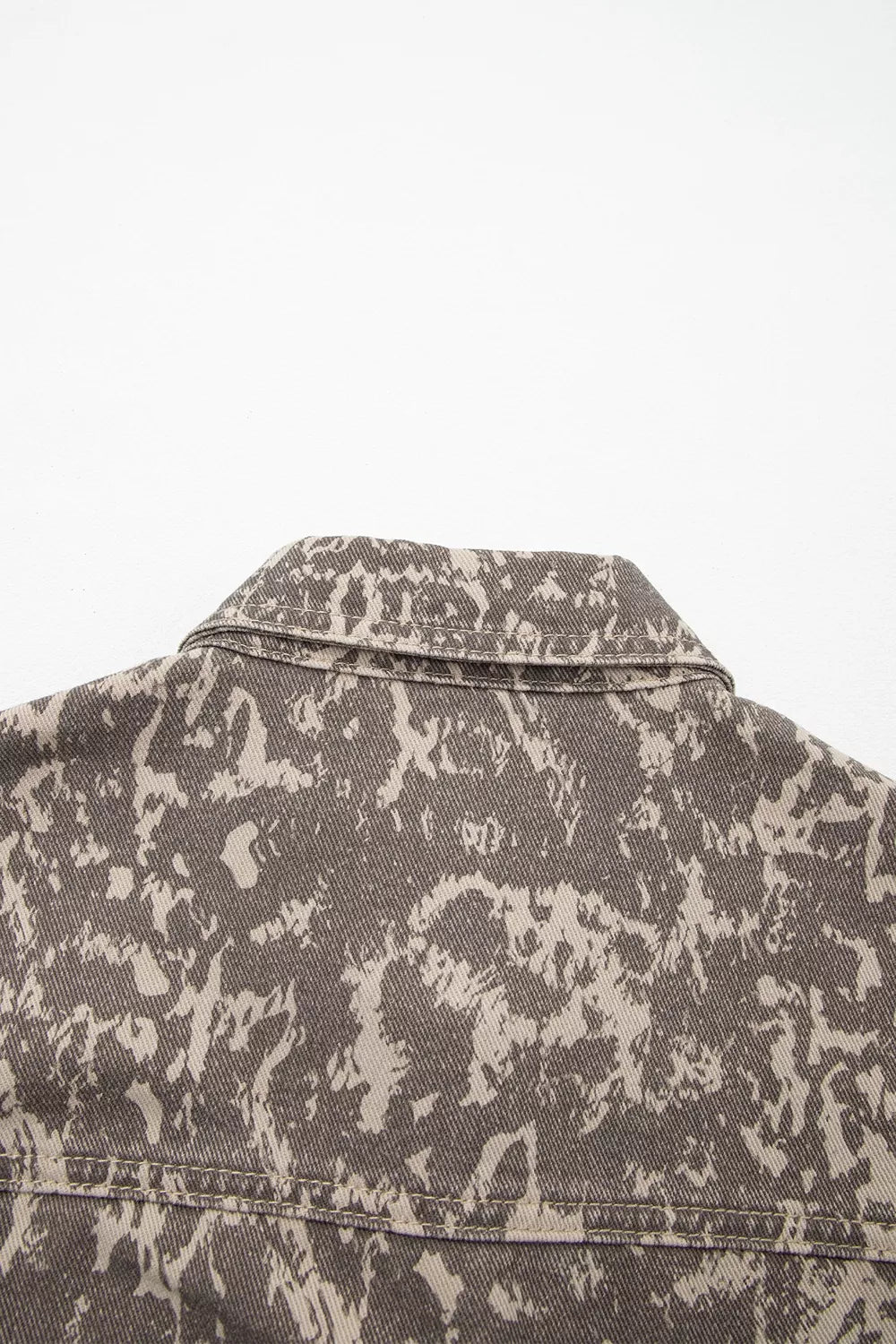 Abstrakt mönstrad jacka i denim – bild 8